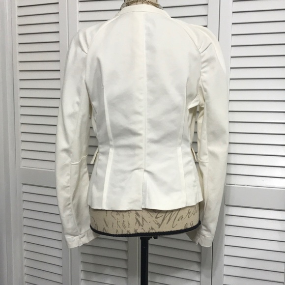 Beautiful Armani Collezioni Creme Blazer - Picture 4 of 7